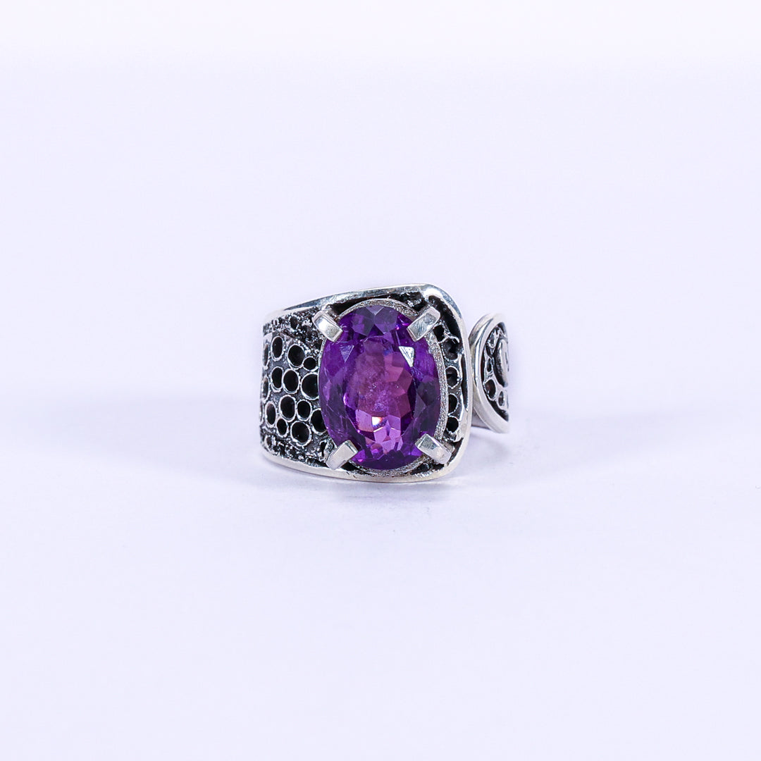 Amethyst_and_Silver_Ring_Epingle