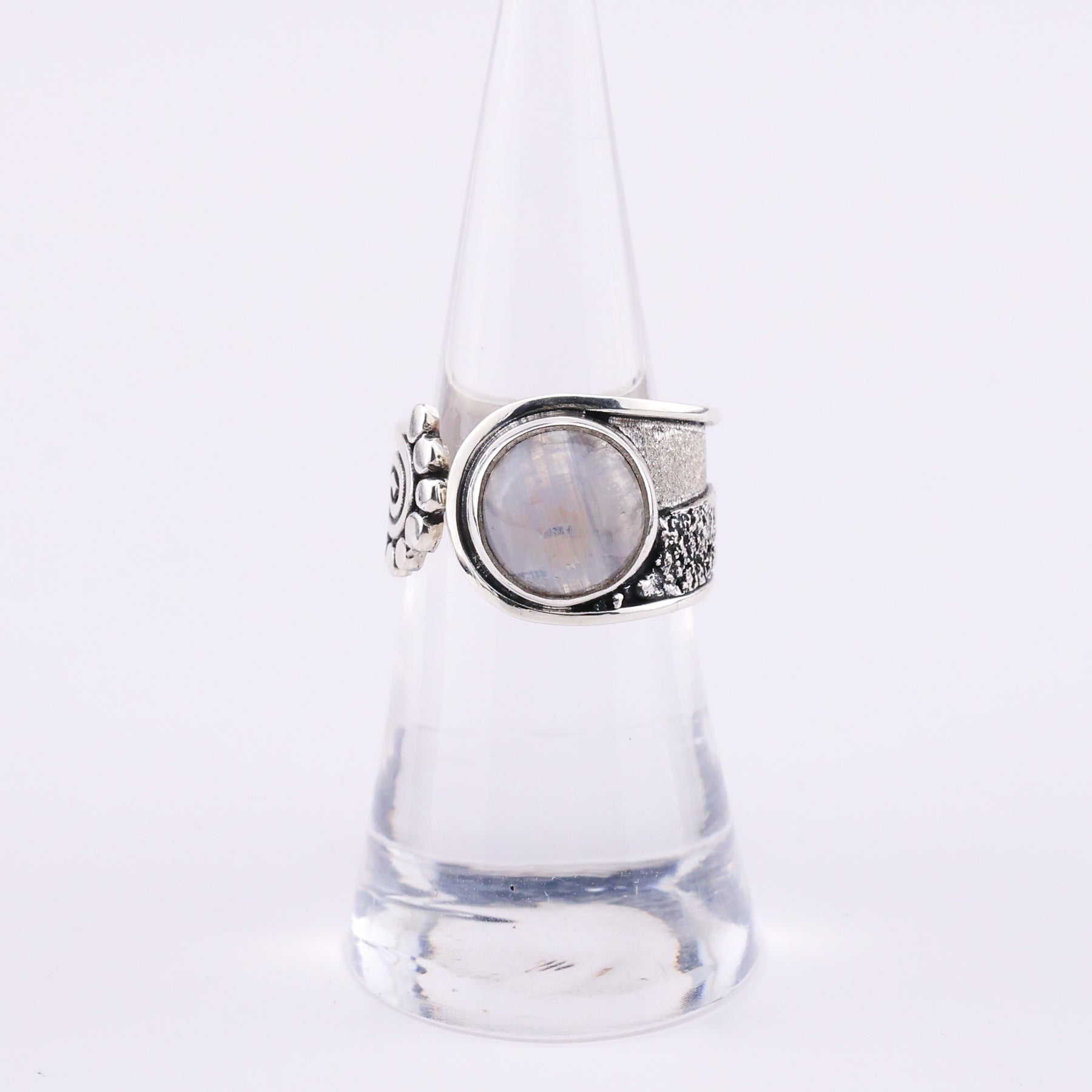 Moonstone and silver ring - Rhae