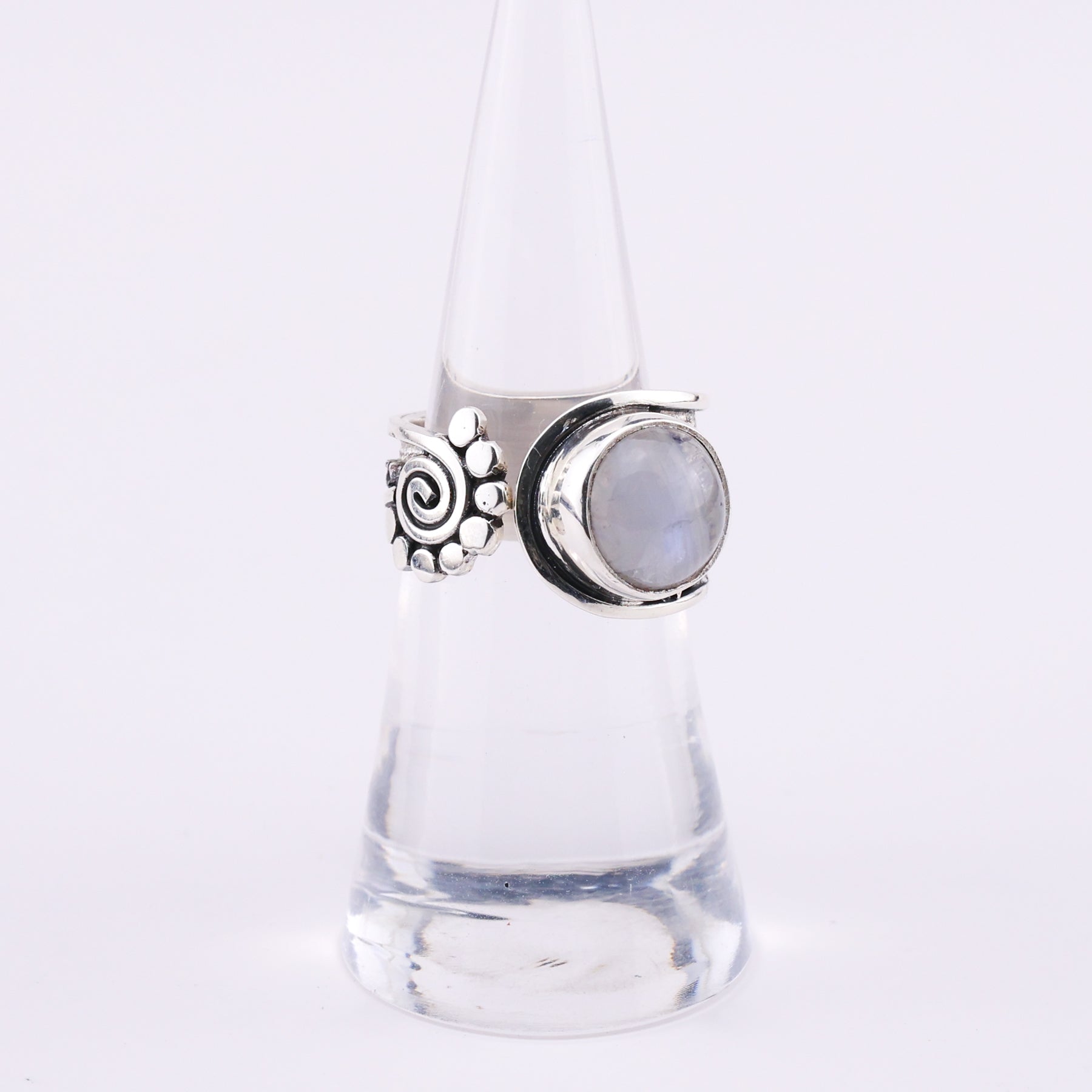 Moonstone and silver ring - Rhae