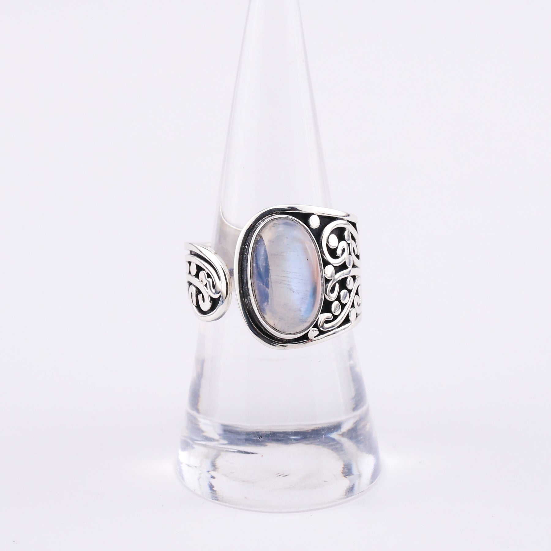 Moonstone and silver ring - Viser