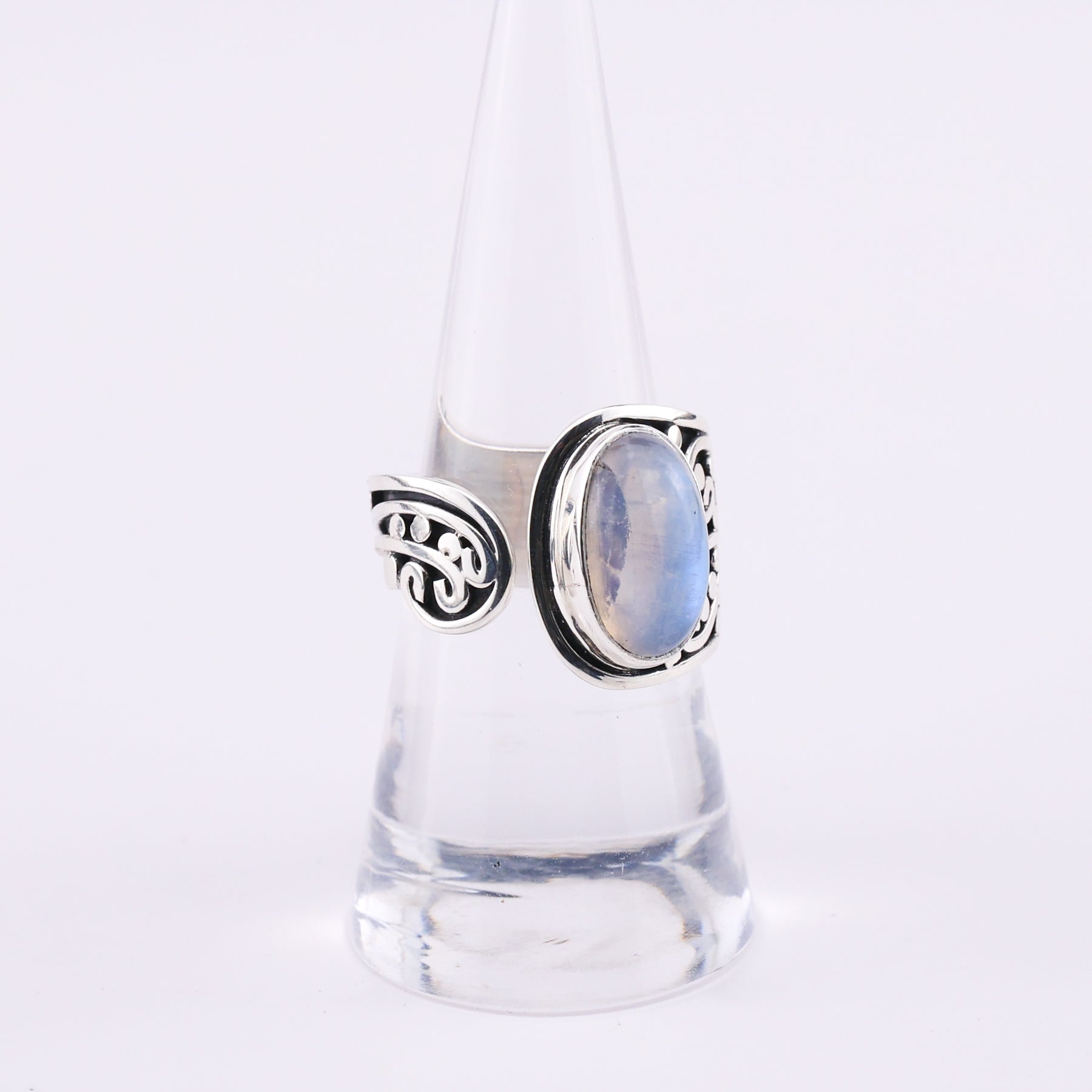 Moonstone and silver ring - Viser