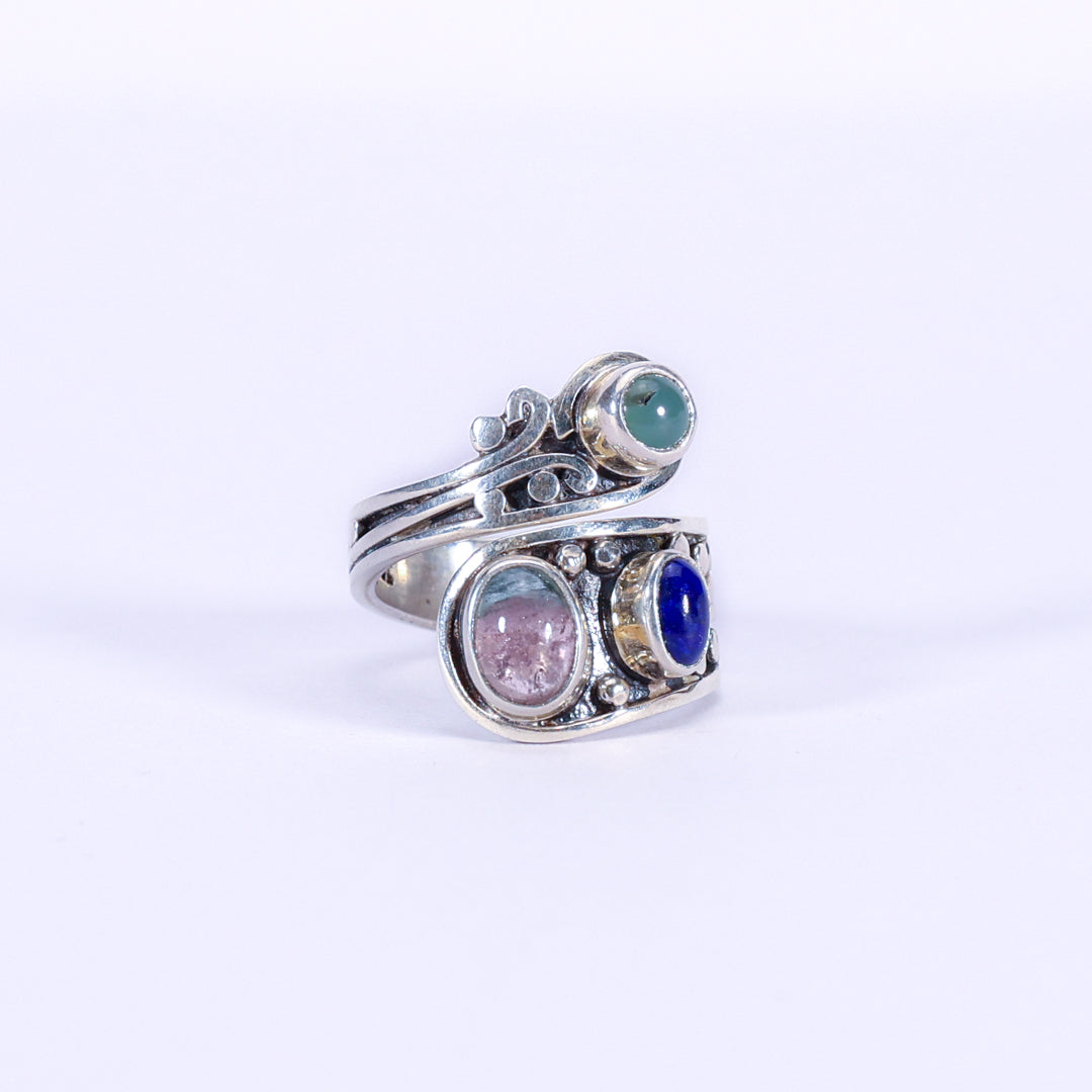 Triple chalcedony, fluorite, and lapis lazuli ring - Content