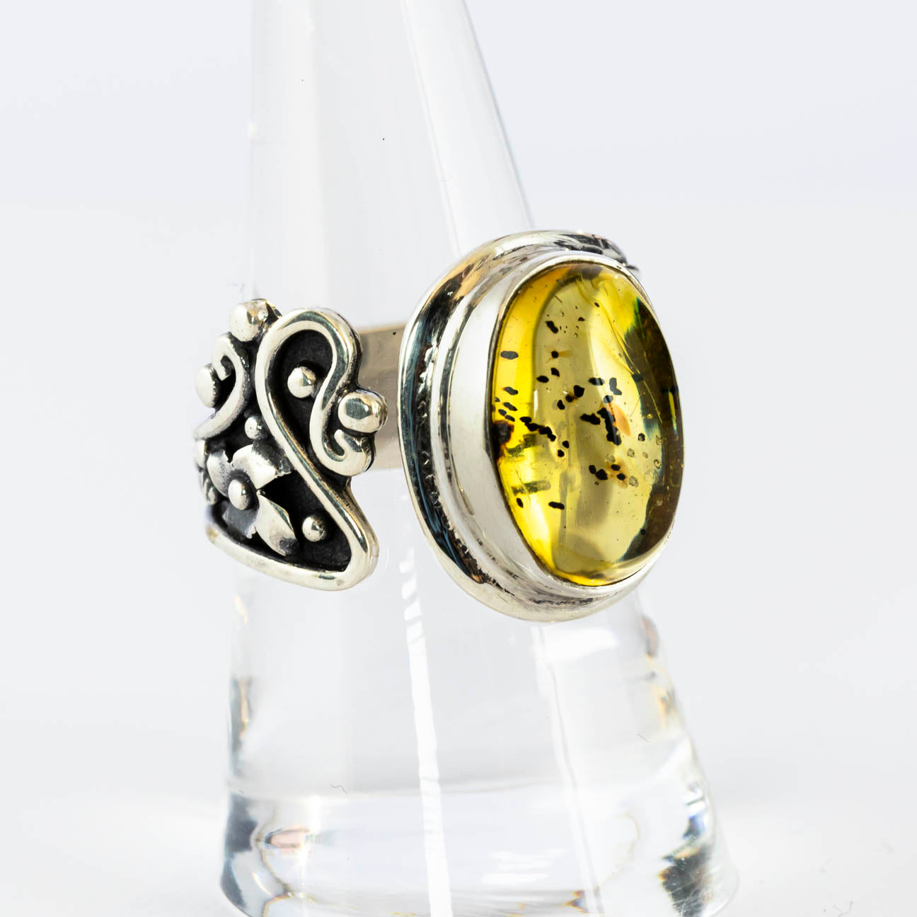 Amber and silver ring - Tza´