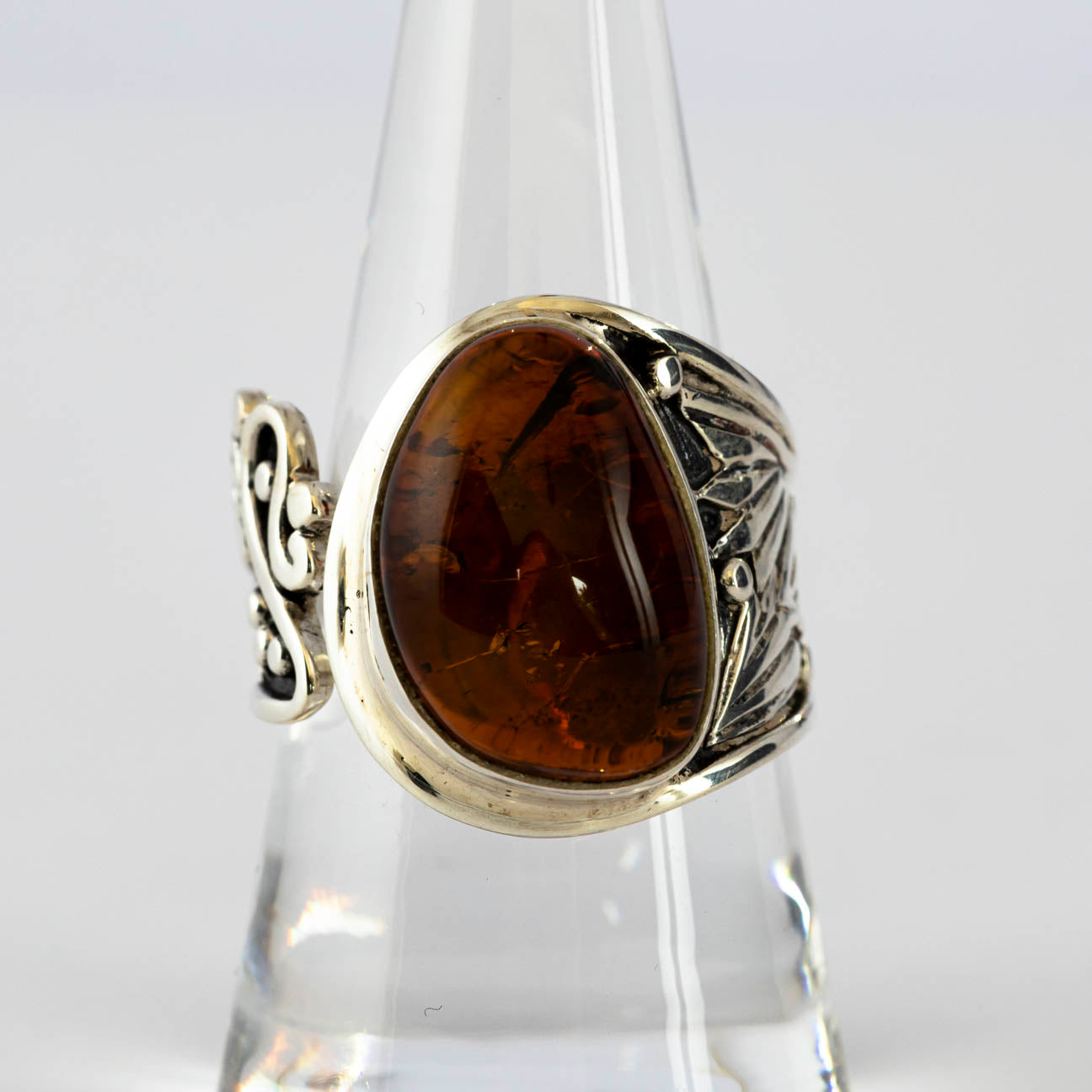 Red amber ring - Tuunich