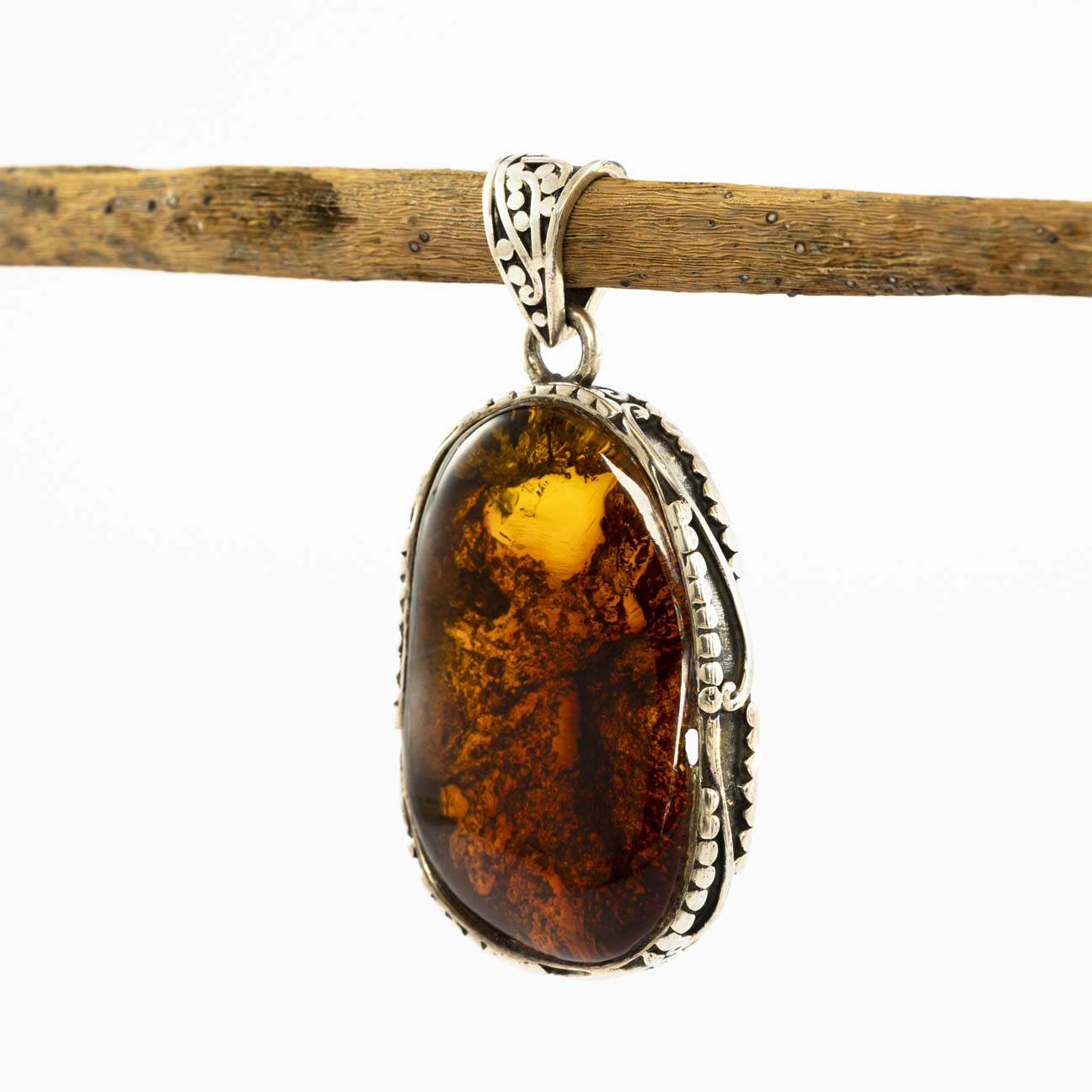 Red amber and silver pendant - Ch´uuy