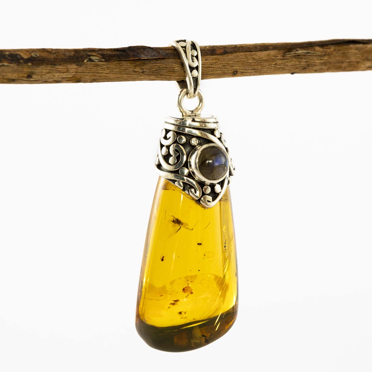 Amber pendant with insect and labradorite in silver - Sóol